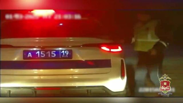 В Хакасии полицейские довезли до дома мужчину, который до этого шёл пешком по трассе девять часов