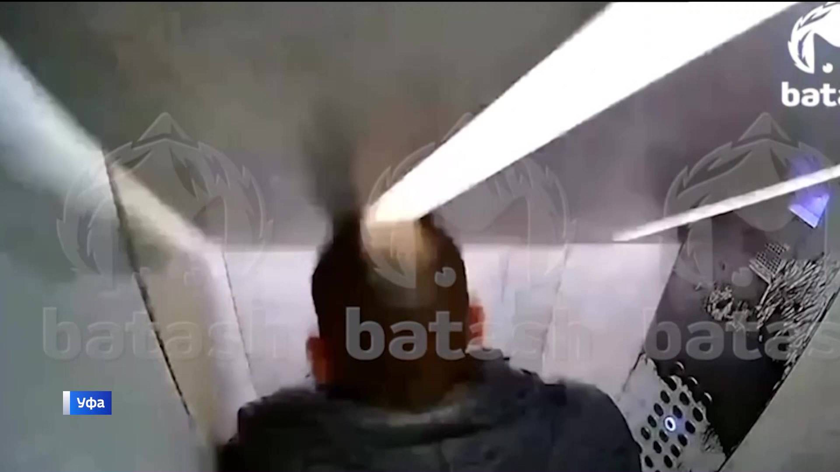 Потолок упал на голову мужчины в лифте многоэтажки в Уфе