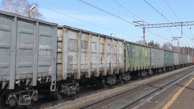 Электровоз ВЛ80С-359 с грузовым поездом