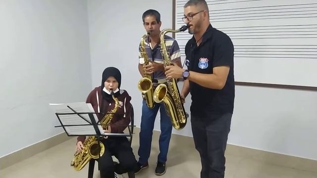 Primeira Música - Alunos Sax Tenor (Devi e Jadiel) - Prof. Altair