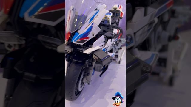 BMW M1000 RR
HJC V10