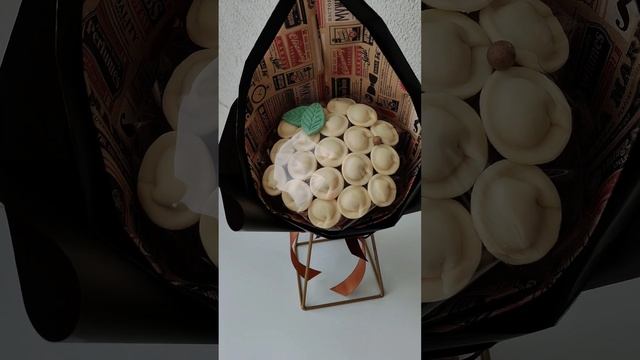 Букет из шоколадных пельменей