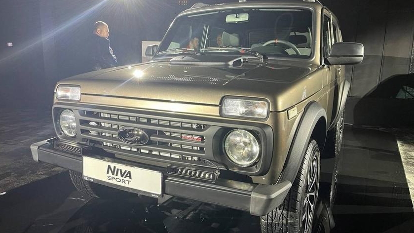 «АвтоВАЗ» представил новую Lada Niva Sport 2025: внедорожник получил другой мотор