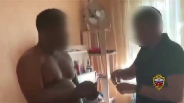Москвичка и знакомый с ней приезжий мужчина уличены полицией в торговле немаркированными сигарами