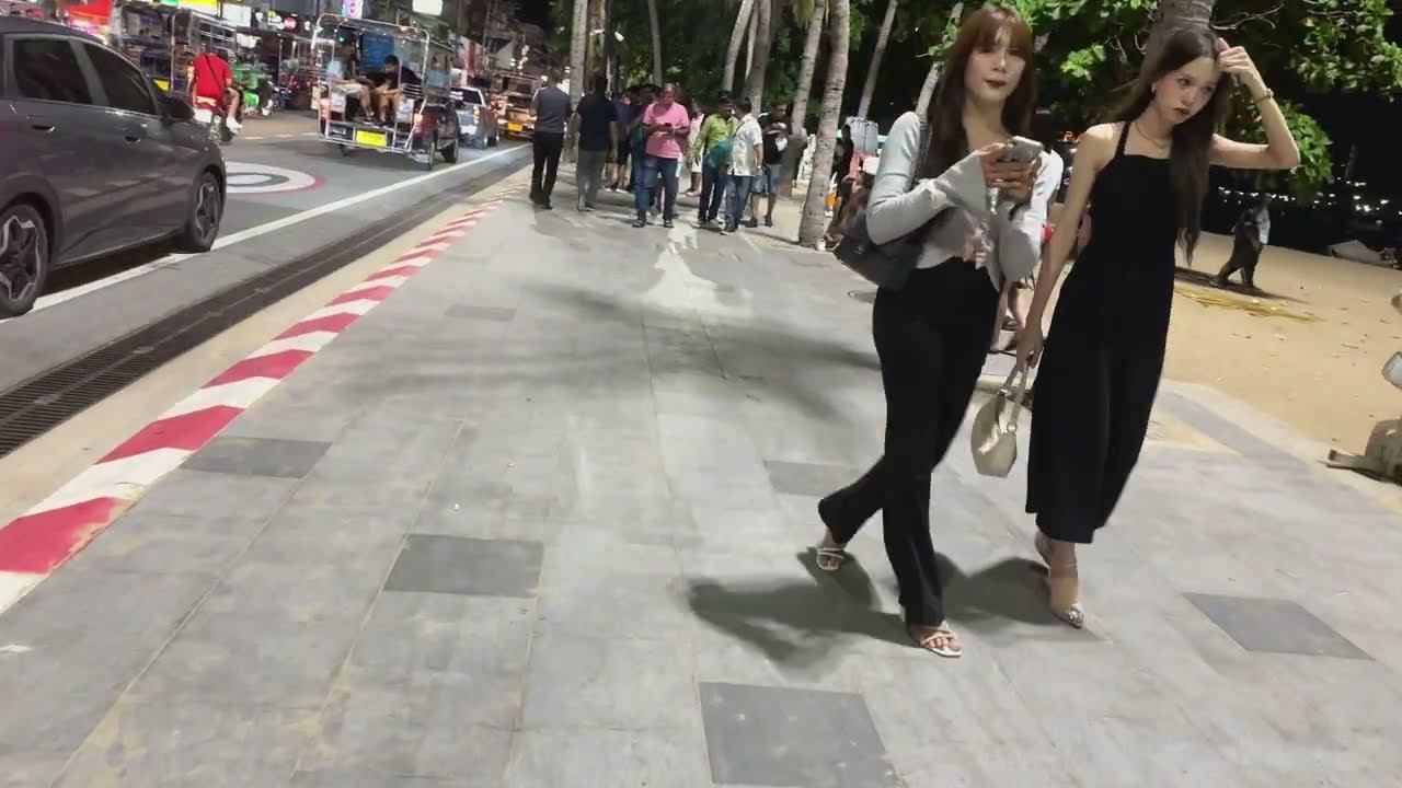 Beach Road, Pattaya Thailand and why you shouldn't camera girls