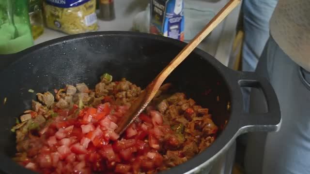 Подливка мясная с грибами.