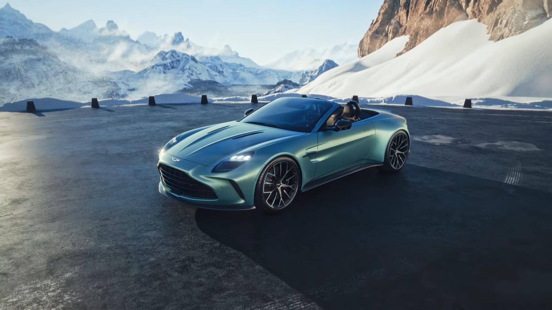 Родстер Aston Martin Vantage 2025 года