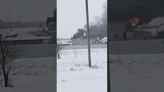 В селе Трудовом 14 января в 12:47 загорелся жилой дом площадью 450 м².