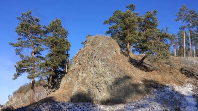 Времена года возле утёса