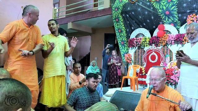 2024_11_10 | BB Govinda Swami | Танцы в киртане, ашрам Баларам Бабы, Вриндаван
