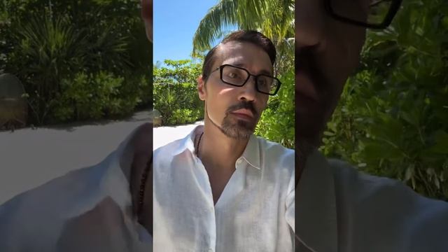 Димы Билан прогуливается