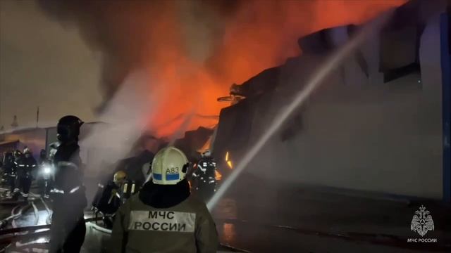 🔥Во 2-м Варшавском проезде вспыхнул пожар в отдельно стоящем металлическом 1-этажном ангаре🔥