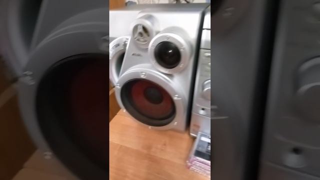 Японский музыкальный  центр CD до появления MP3 формата 2000год.