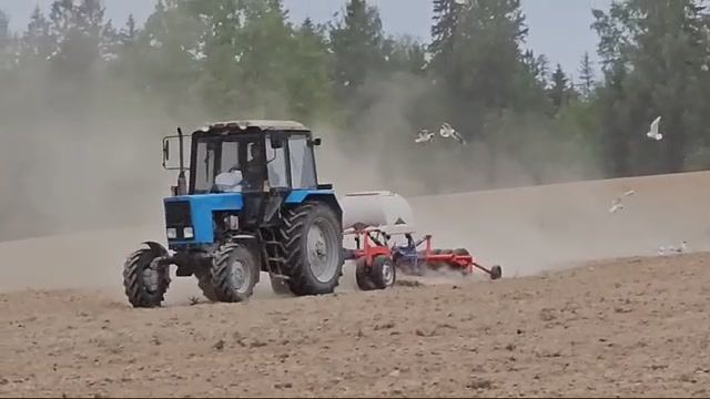 г. Истра Московской обл. Сев амаранта по убитому, каменистому полю на скорости 18 км./час.