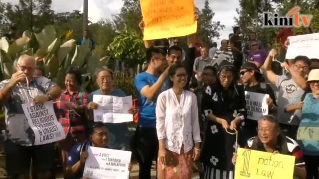 Wanita mahu hantar 'rotan tak patah' pada Hadi