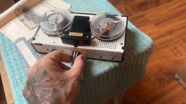 Портативный микро катушечный магнитофон Tonex-406
1965 г.