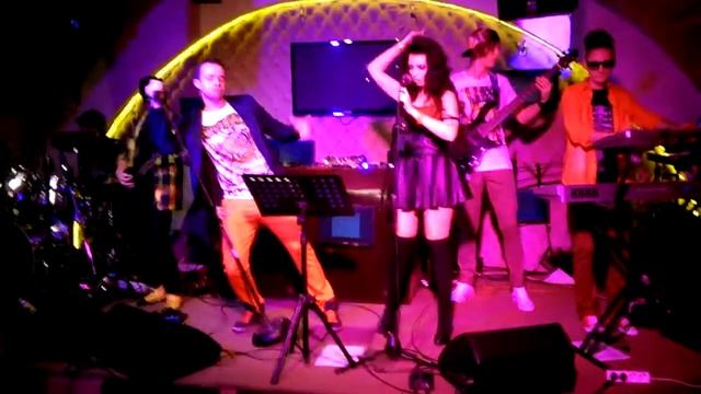 RockWell — Seven Nation Army (White Stripes cover) | 07.11.14 | BEEF Bar