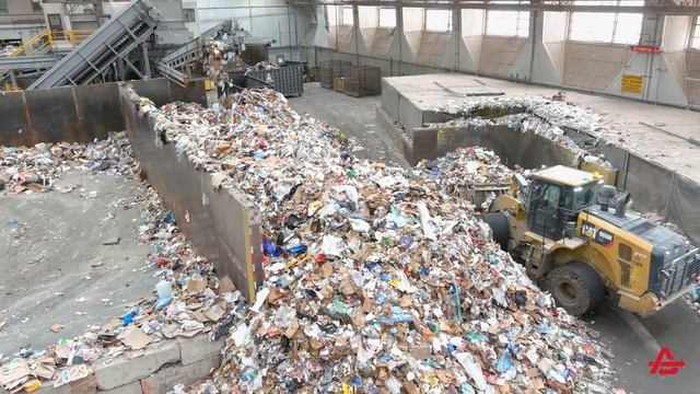 How 100 TONS of Los Angeles Recyclables Are Sorted