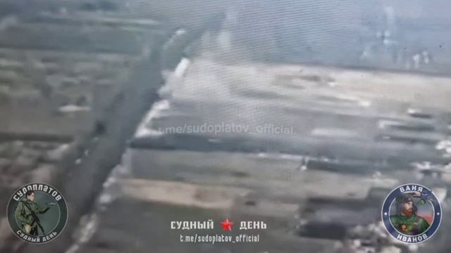 Оператор группы Вани Иванова залетает FPV-дроном КВН в десантное отдедение БТР-70 на Покровско...