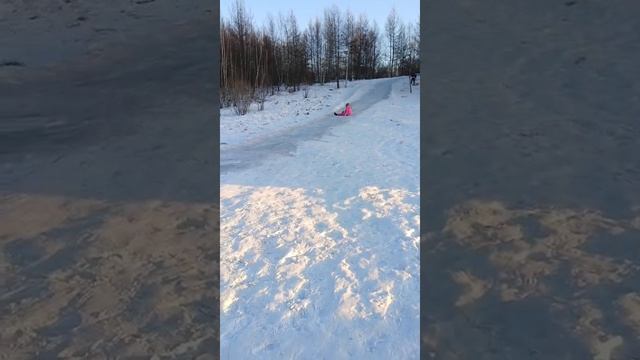 это мы на горках было очень страшно и холодно поэтому мы  покатались и поехали к бабушке отмечать нг