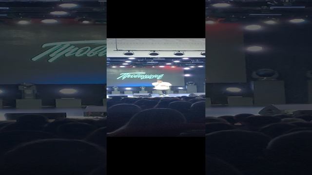 Дарите женщинам цветы, без повода и без причины