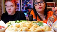 Мукбанг | Пельмени с овощами и соусцами | Обжор Асмр