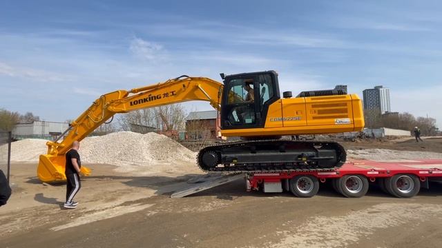 Разгрузка с трала гусеничного экскаватора Lonking CDM 6225
