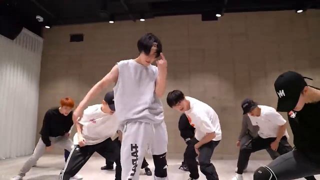 THE BOYZ - The stealer |  Dance practice mirrored