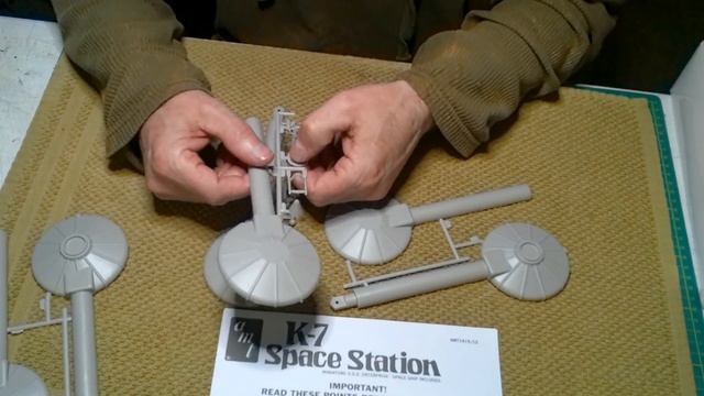 AMT STAR TREK K-7 SPACE STATION UNBOXING