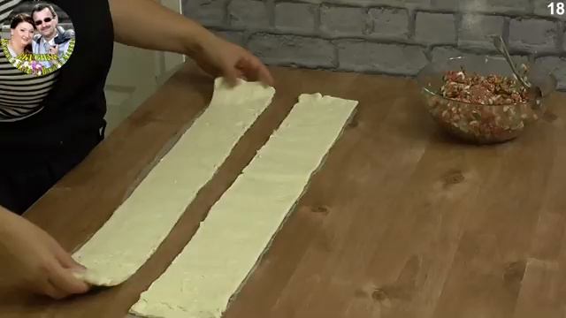 Слоеный пирог с фаршем и сыром
