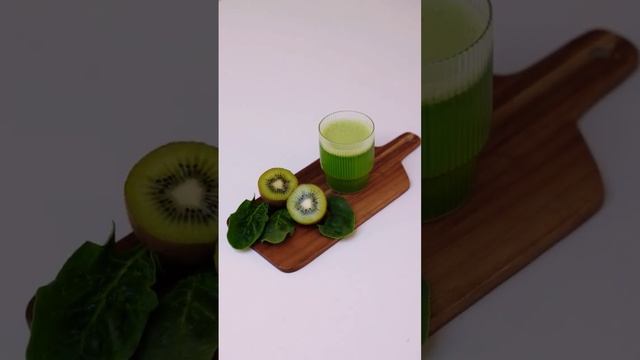 Constipation relief smoothie 😋 #shorts #viral #youtubeshorts #video #shortvideo #kiwi #spinach