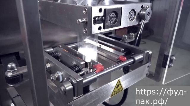 Фасовка продуктов на вертикальном упаковочном автомате со встроенным дозатором DXDK-140E-S Digital
