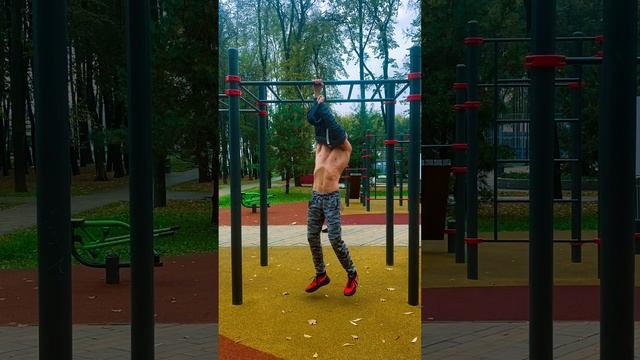 Раздевание на турнике
