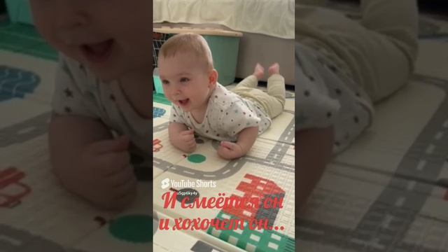 И смеётся он и хохочет он...