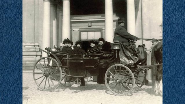 Фототипии учениц, преподавателей и интерьеров Смольного института в Санкт-Петербурге