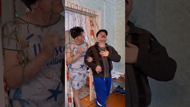 ТВОИ РОДИТЕЛИ ЖДУТ ГОСТЕЙ😂#shorts (1)