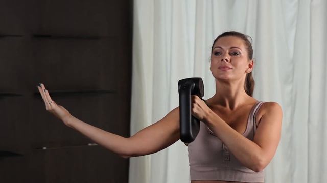 HOW TO TREAT Shoulders with the Bob and Brad D6 PRO Massage Gun