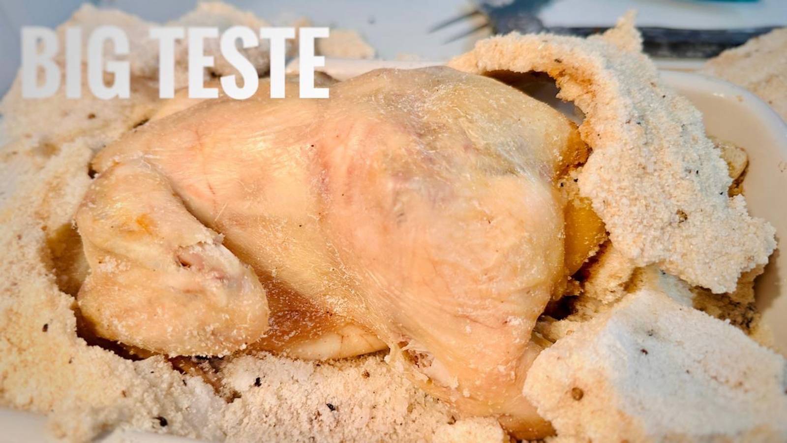 И ни капли не пересолено. Цыплёнок в соляной корочке зап