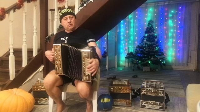 ПОЩУПАЛ ГАРМОШКУ 4
