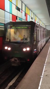 Именной 81-740.4 „Русич" прибывает на станцию Румянцево.