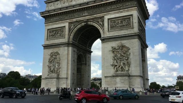 Париж. Триумфальная арка...
