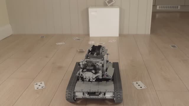 Строим Карточный Стреляющий Танк Lego | Building A Card Shooting Lego Tank