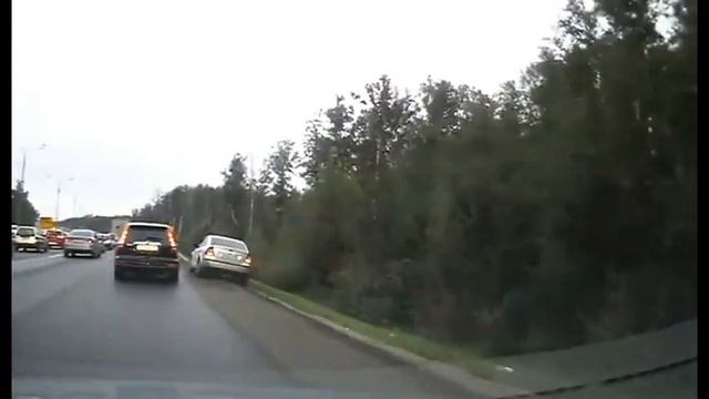 Driver is mistaken idiot. [In just 30 seconds]