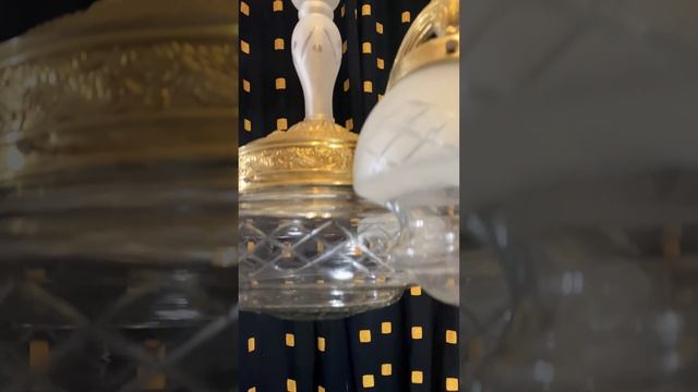 Старинная потолочная люстра с плафонами 20603