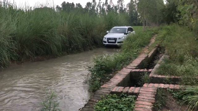 Audi Q7 चली गई पानी में | Audi Q7 in water | Audi vs Maruti Gypsy | Off Roading.