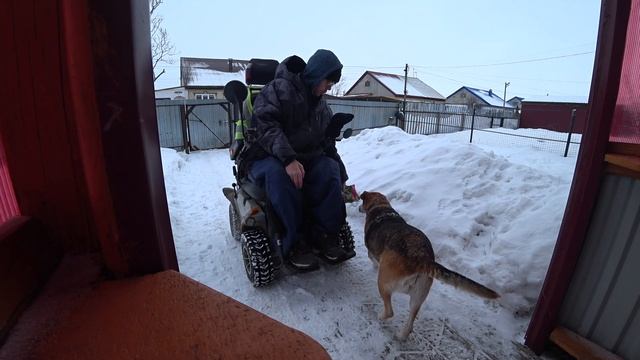 Вот так мы выживали два дня, он меня встречал🐕 а я его кормил 😁