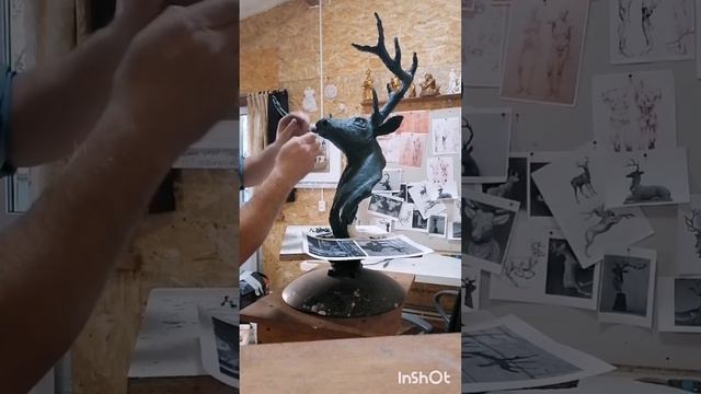 Скульптура оленя