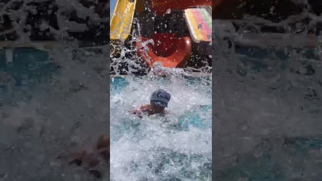 Тёма на водных горках