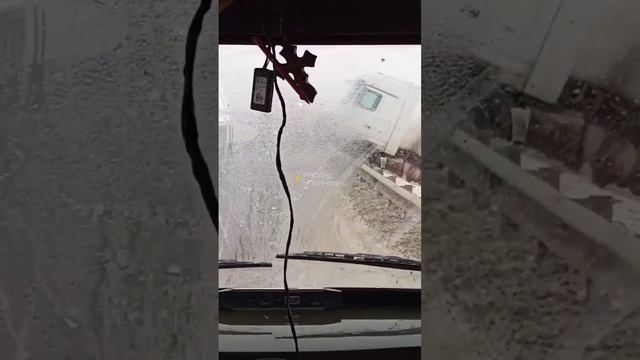 🚓🚗Сейчас на трассе недалеко от Цильны в сторону Казани фура улетела с трассы 🗯 🛫