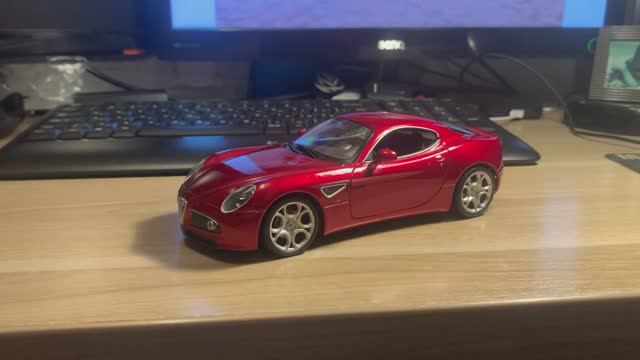 Обзор модели Alfa Romeo 8C в масштабе 1/24 от Welly